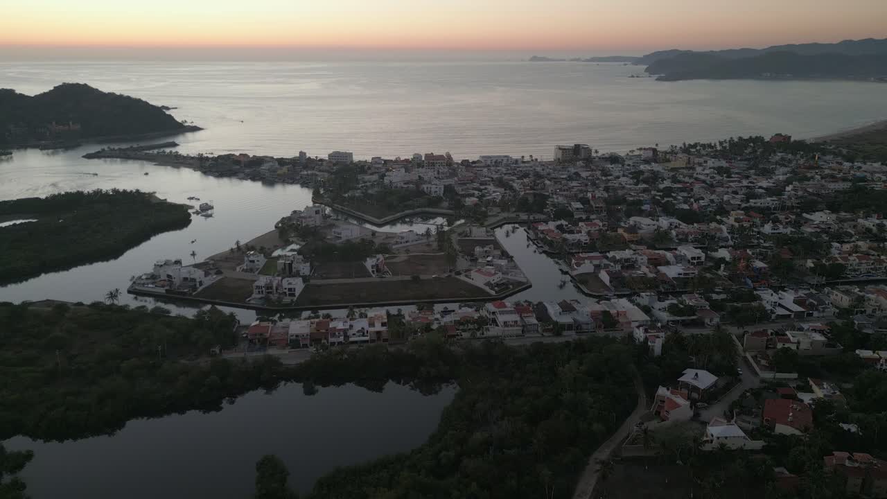 barra de navidad aerial del estado de jalisco en méxico imágenes de atardecer de drones