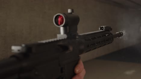 fusil de asalto ar15 disparado varias veces