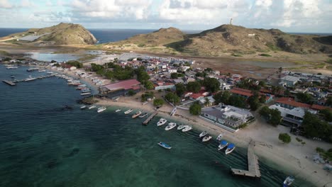 vista aérea de una ciudad costera del caribe