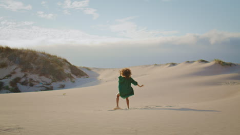 Silhouette-dancer-performing-dunes-in-distance.-Woman-dancing-emotionally.