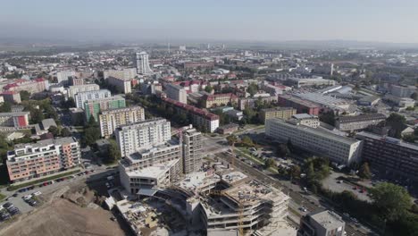 vista aérea de un nuevo sitio de construcción, residencia comercial de la ciudad de bea, en el olomouc de la república checa
