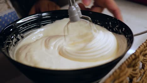 making meringue