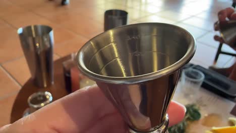 jigger de cóctel de dos caras en acero inoxidable