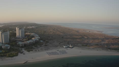 Panoramablick-Auf-Den-Strand-Der-Insel-Troia