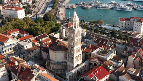 Campanario-De-La-Catedral-De-San-Domnio-En-El-Centro-De-La-Ciudad-De-Split,-Croacia