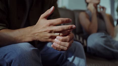 pareja pasando por problemas de relación