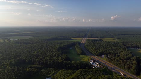 Una-Vista-Aérea,-En-Lo-Alto-De-Las-Tierras-De-Cultivo-En-Delaware-En-Un-Día-Soleado.