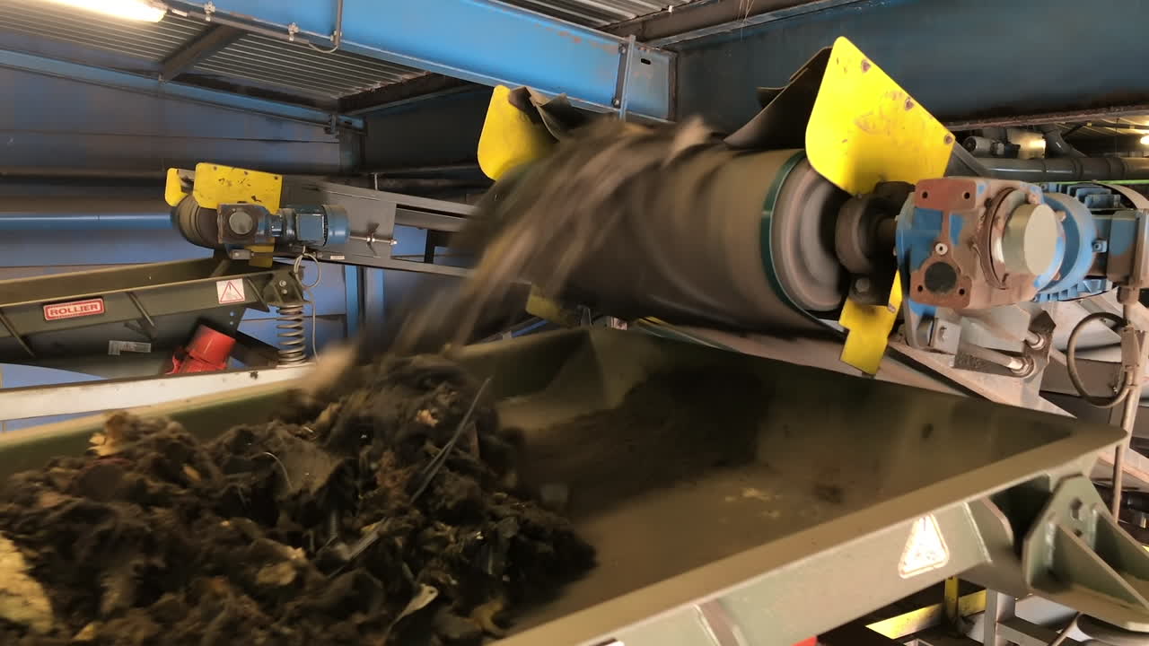 The end of a conveyor belt that transports recycled car material. Mainly plastic and foam parts. It is called “fluff” in the metal recycling industry