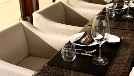 elegant restaurant table setting with oysters