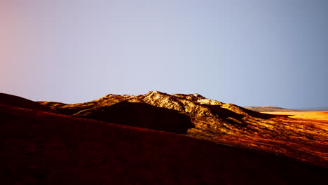 Sonnenuntergang-über-Den-Bergen-Im-Indischen-Himalaya