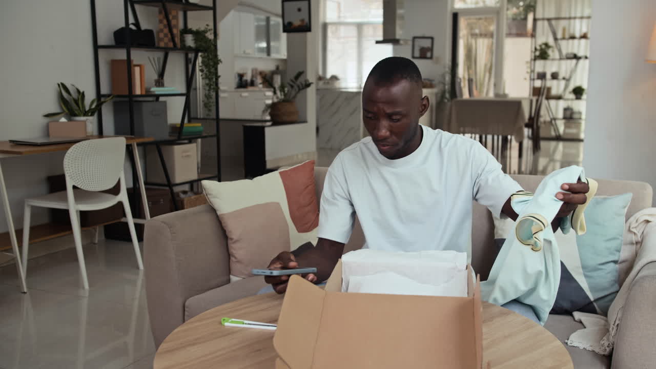 Client Asking Support Service of Online Store about Small Size of His T-shirt