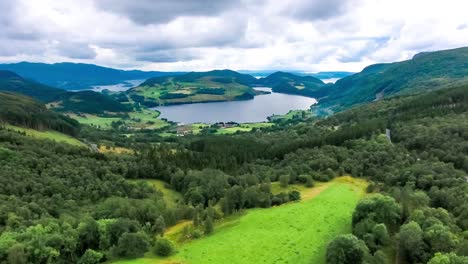 Imágenes-Aéreas-Hermosa-Naturaleza-Noruega.