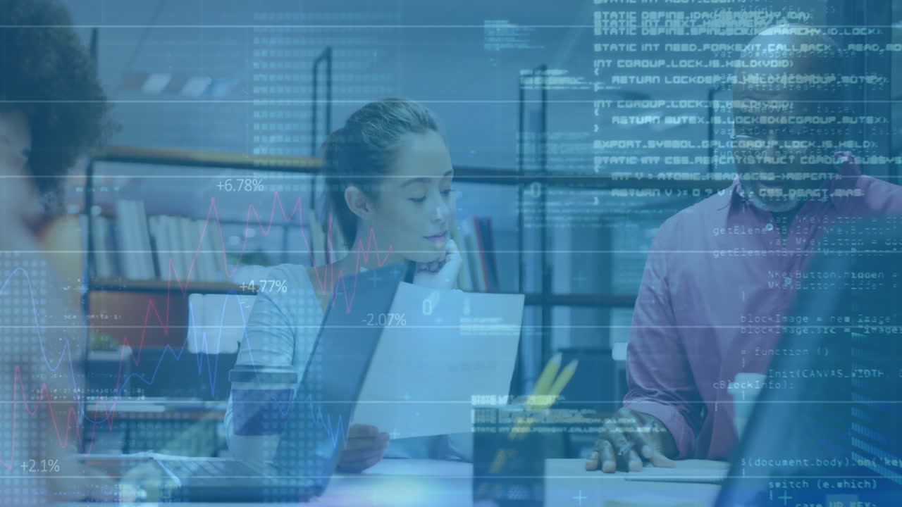 animación del procesamiento de datos financieros sobre diversas personas de negocios en la oficina