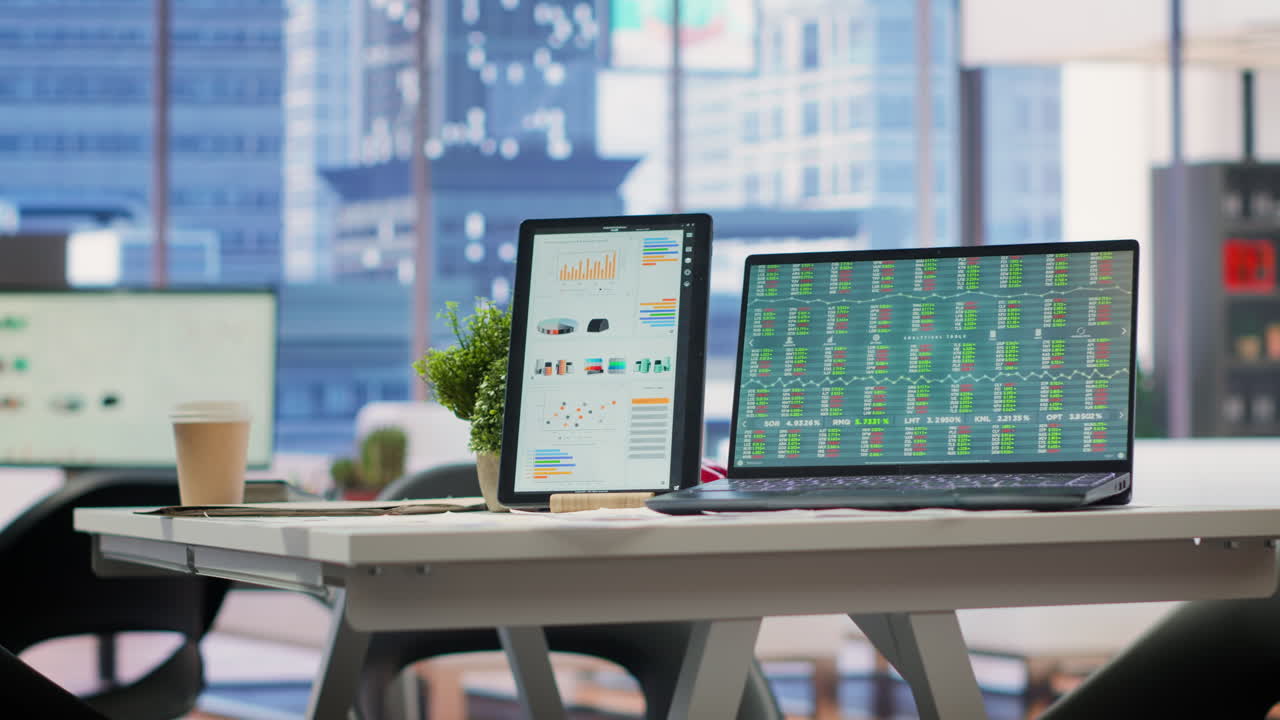 uffici moderni vuoti utilizzati da una società di assicurazioni per assistere i pensionati