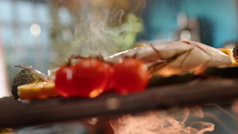 pescado a la parrilla con verduras