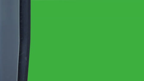 cierre de las puertas del tren desde el interior, abriéndose a la pantalla verde en el exterior