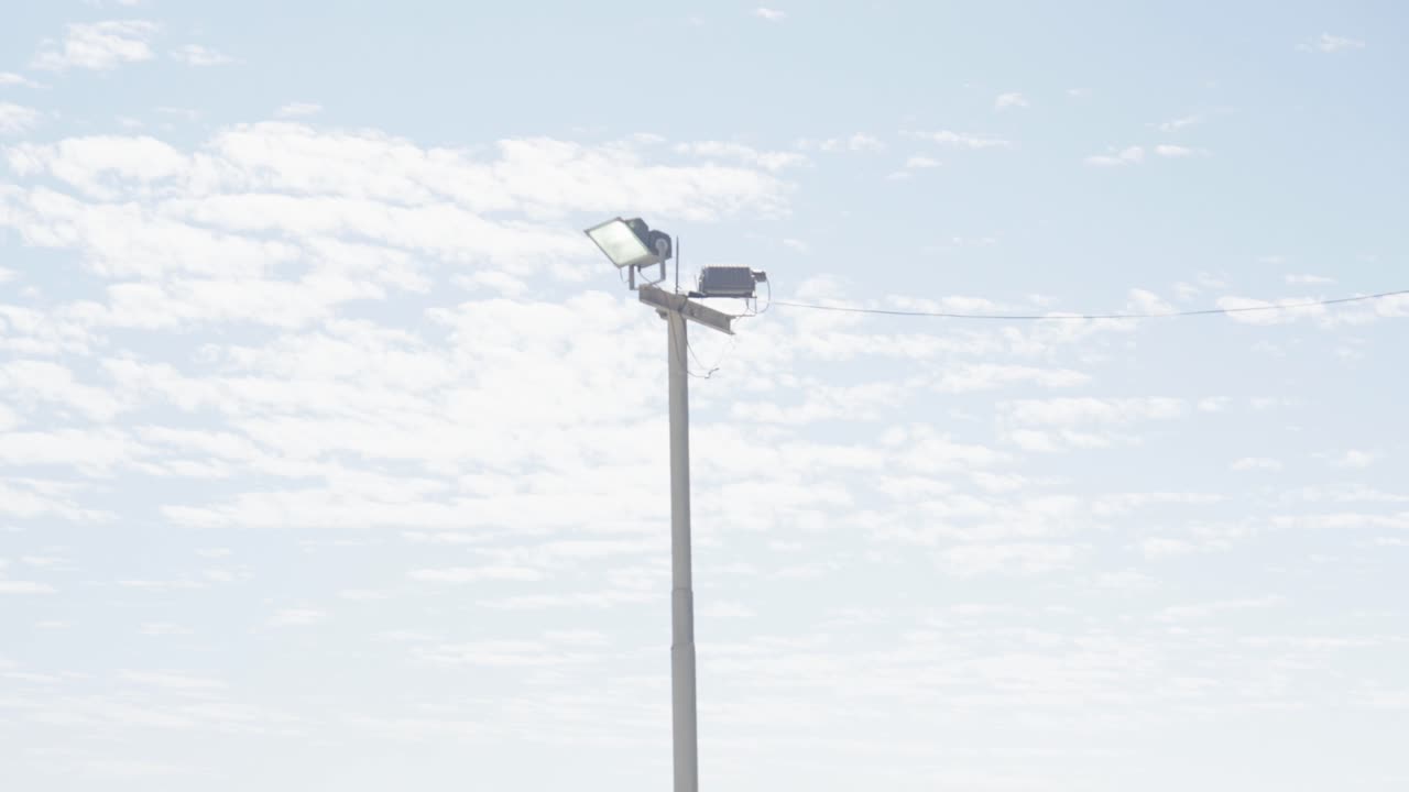 Lampione contro il cielo