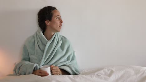 Sick-Caucasian-woman-lying-in-her-bed-at-home.