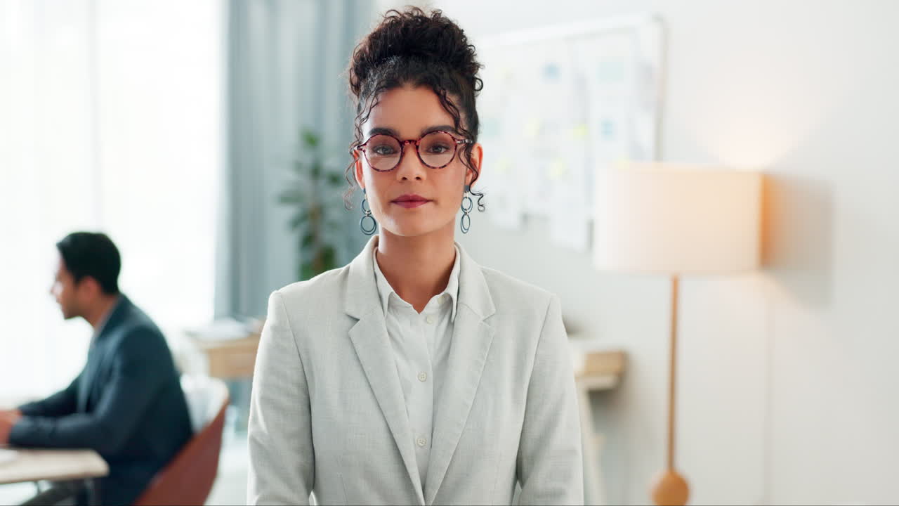 retrato de una mujer con una sonrisa