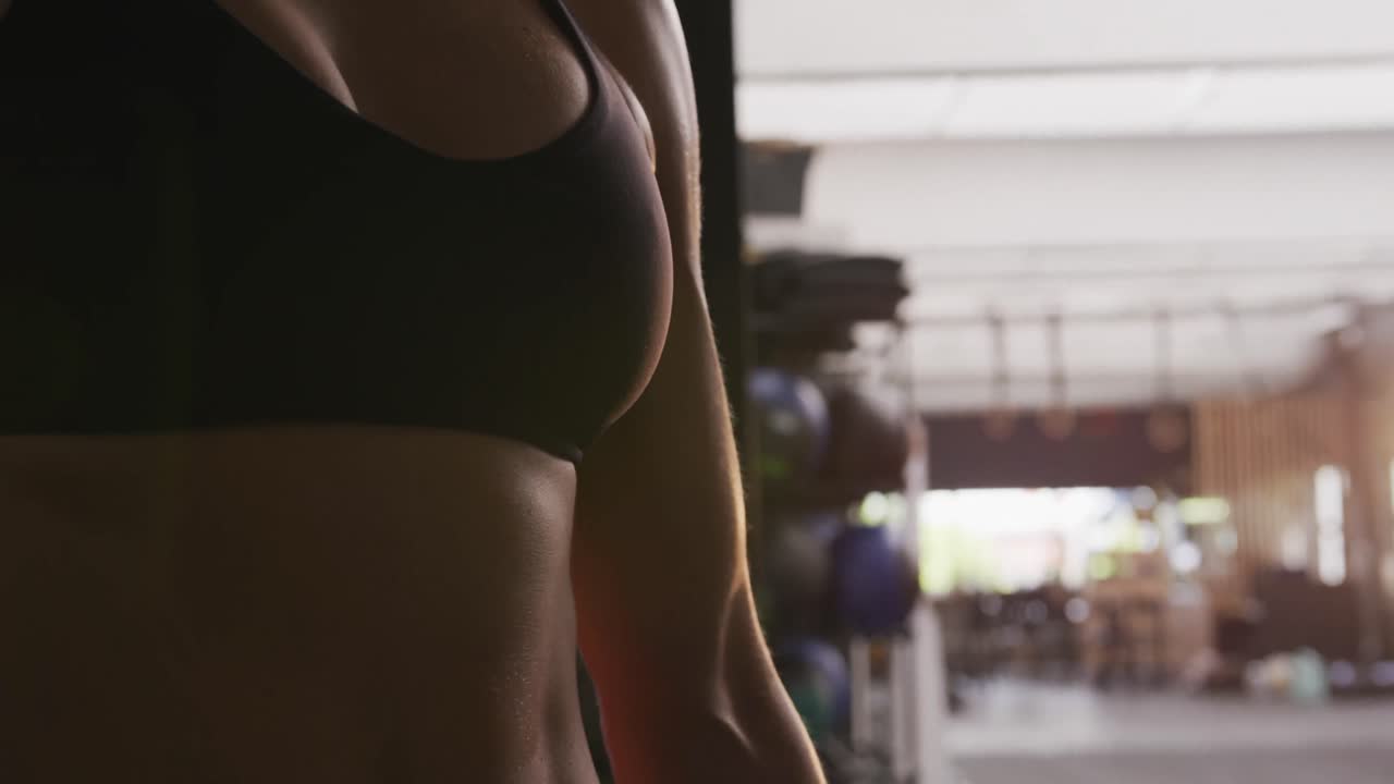 Latihan silang di gym