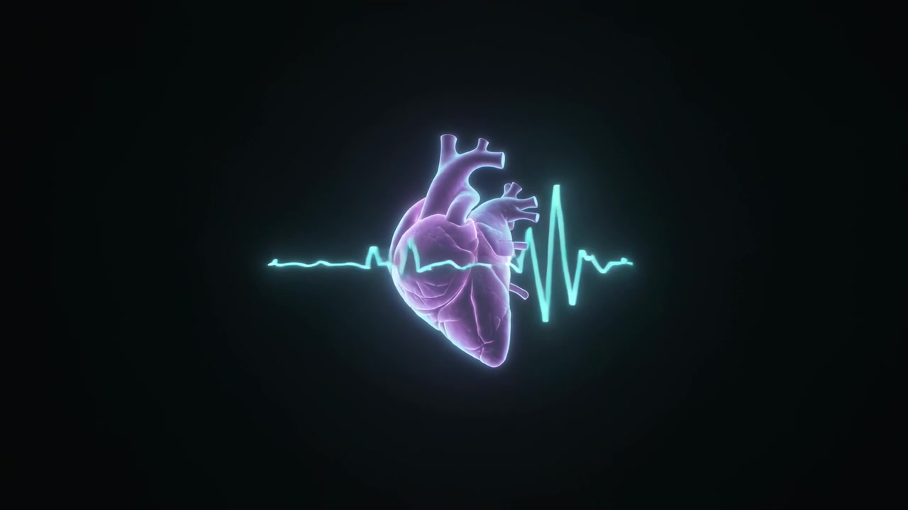 Cuore viola neon pulsante che risponde a un picco ECG ciano nel vuoto di uno studio buio mentre la telecamera zooma.