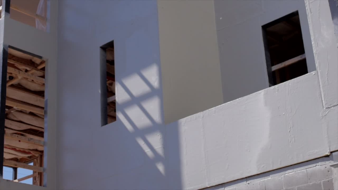 건설중인 다층 주거용 건물의 근접 촬영