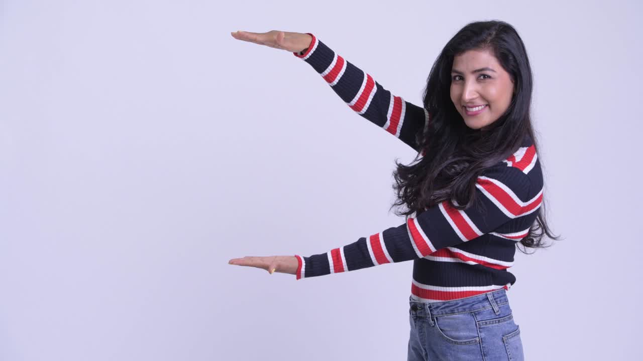 joven y hermosa mujer india