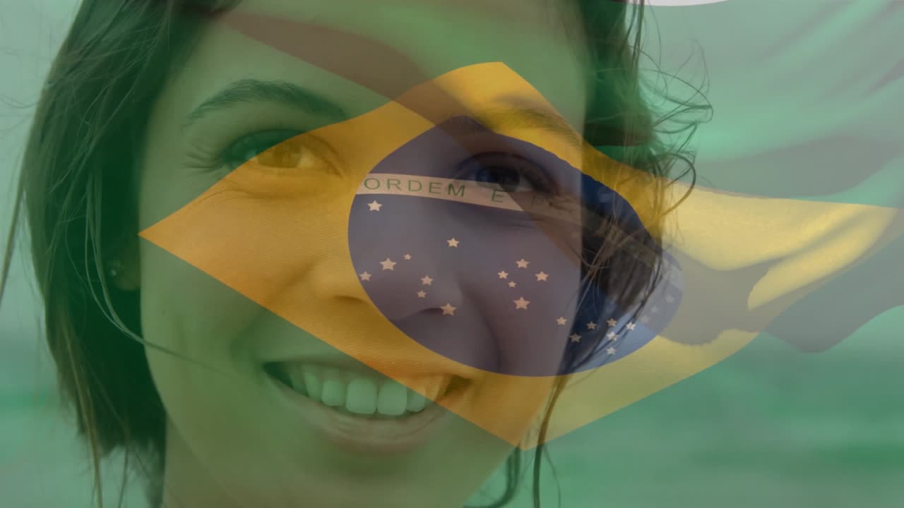 Animação da bandeira da Croácia tremulando sobre mulher com bandeira no rosto em frente à bandeira