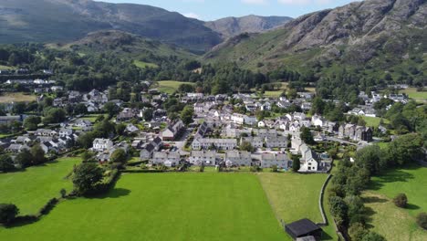 Coniston-Village-Lake-District-Cumbria-Reino-Unido-Imágenes-Aéreas-De-Verano