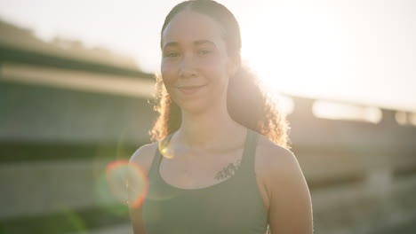 Rostro,-Ciudad-Y-Mujer-Con-Fitness