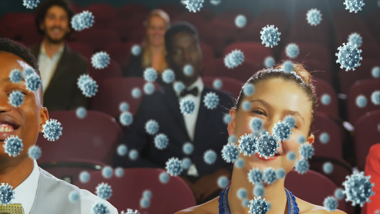 células de covid-19 contra la gente riendo en el teatro