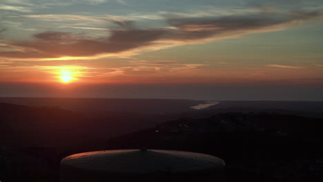 Una-Vista-De-Una-Puesta-De-Sol-Desde-Una-Montaña-Cerca-De-San-Diego,-California