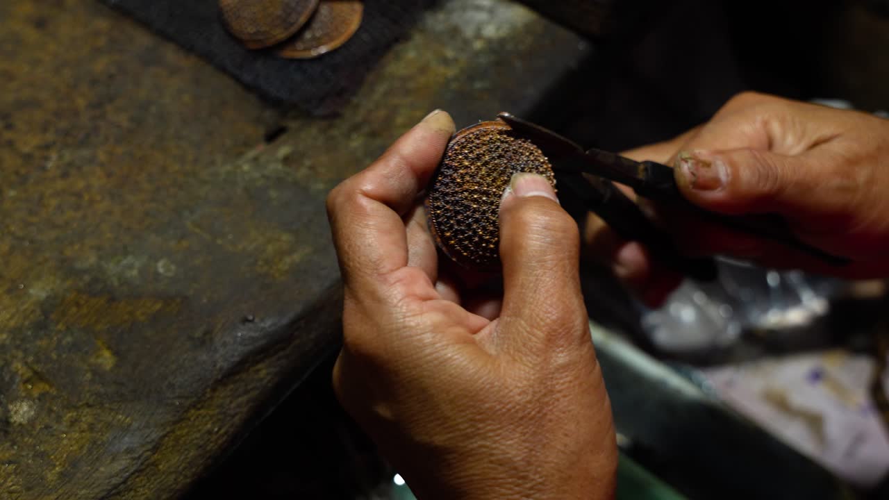 Close-Up, Creative Lifestyles, Authentic Handmade Precision Metal Work
