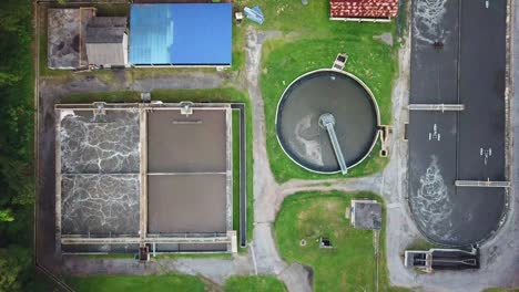 punto de vista de los drones en el tratamiento de aguas residuales