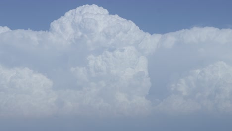 trueno nubes de tormenta acumulando lapso de tiempo