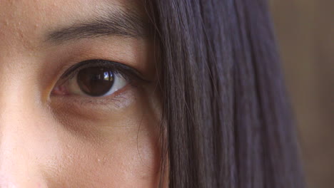 Closeup-of-a-brown-eye-looking-forward