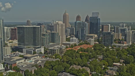 Atlanta-Georgia-Antena-V704-Volar-A-Través-De-La-Toma-Del-Paisaje-Urbano-Durante-El-Día---Dji-Inspire-2,-X7,-6k---Agosto-De-2020