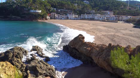 sa-riera-european-beach-in-mediterranean-spain-white-houses-calm-sea-turquoise-blue-begur-costa-brava-ibiza