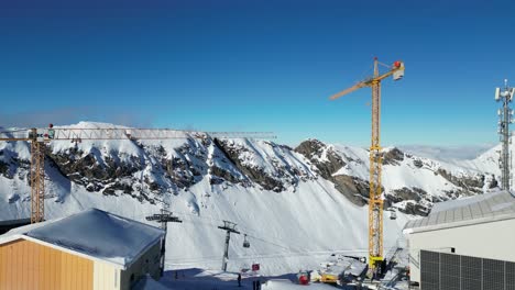 suiza infraestructura y desarrollo de estaciones de esquí utilizando grúas de torre