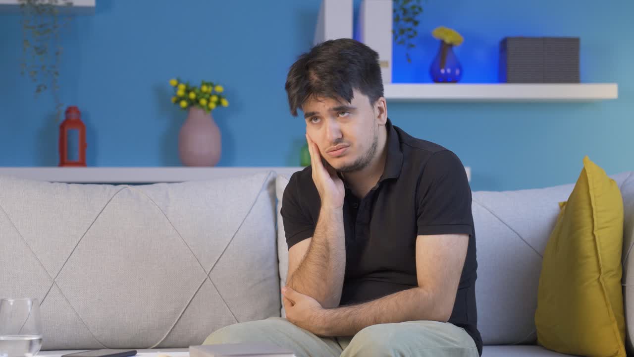 슬프고 긴장된 남자