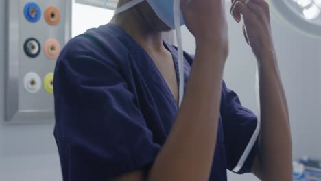 Profesional-Médico-Trabajando-En-Un-Hospital