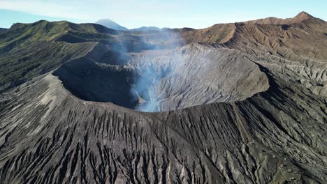 El-Hermoso-Volcán-Monte-Bromo-Ubicado-En-Java,-Indonesia