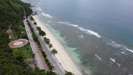 Mirando-Hacia-Abajo-En-La-Playa-De-Cristo-Rei-En-Dili,-Timor-Leste