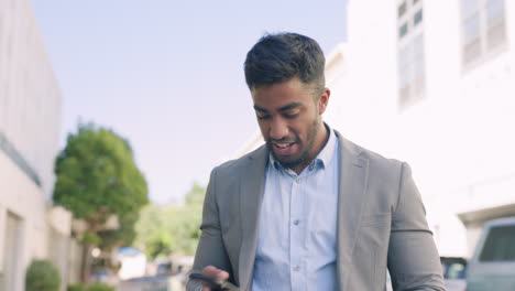 Teléfono,-Buenas-Noticias-Y-Un-Hombre-De-Negocios-Ganador.