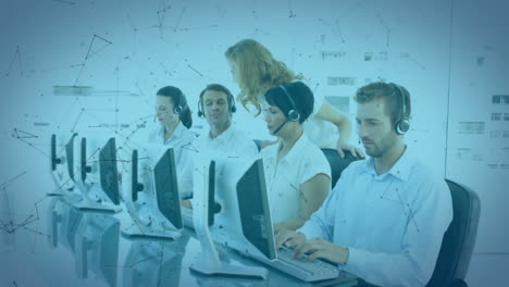 animación de un grupo de trabajadores de centros de llamadas multiétnicos que usan auriculares y usan computadoras en un
