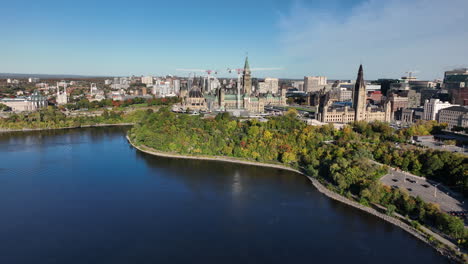 hermoso día aéreo del parlamento y el río rideau ottawa