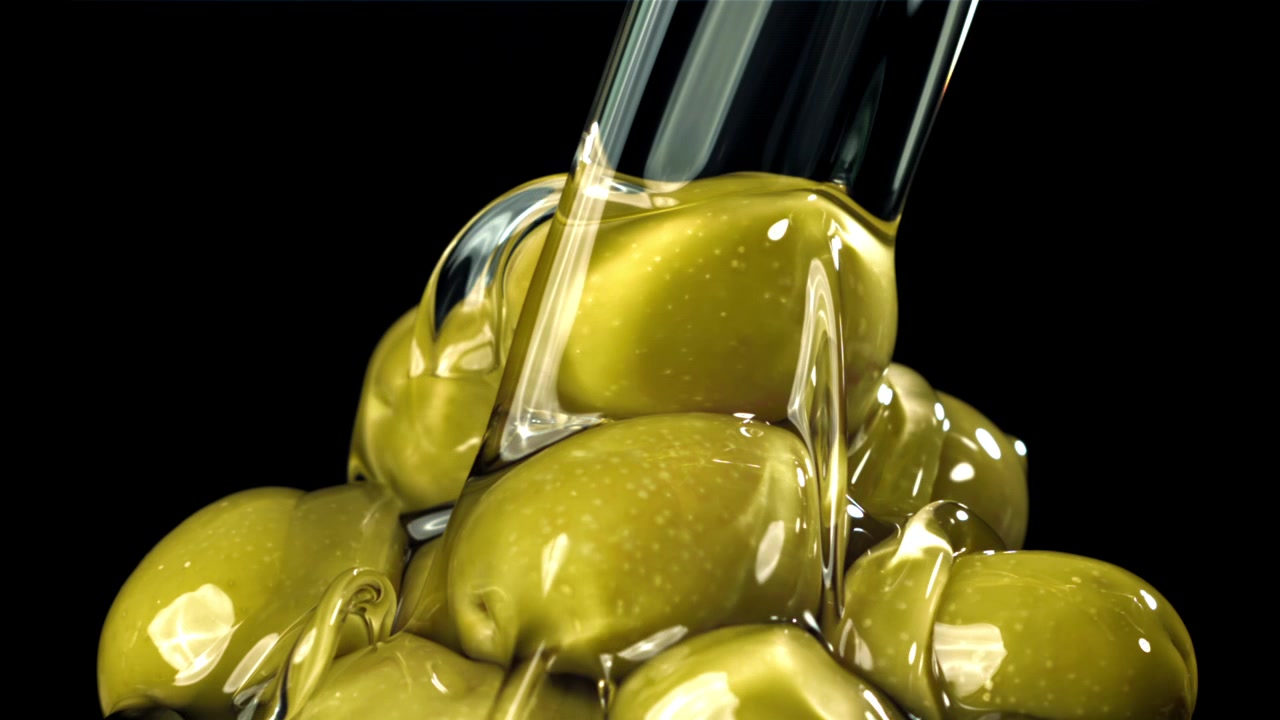 Olio d'oliva che cola su olive verdi fresche su sfondo nero.