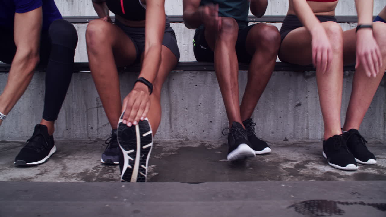 ⁇ 을  ⁇ 고 대담하세요.