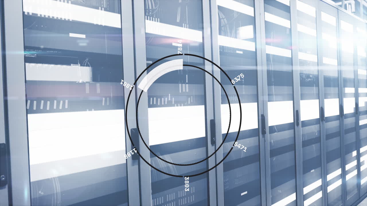 animação de scanner redondo e trilhas de luz contra a sala de servidor de computador
