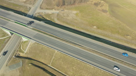 Vista-Desde-Arriba-De-Un-Paso-Elevado-E-Intercambio-De-Autopistas